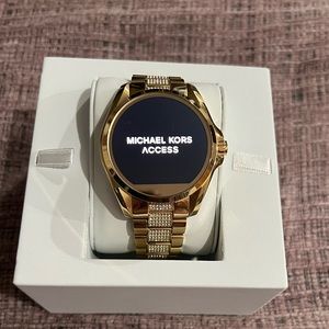 Michael Kors Women’s Yellow Gold Plated Smart Watch Access Bradshaw MKT5002 DW2c